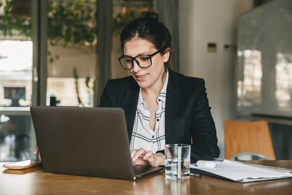 Photo of caucasian boss woman 30s wearing formal clothing and ey Photo of caucasian boss woman 30s wearing formal clothing and ey